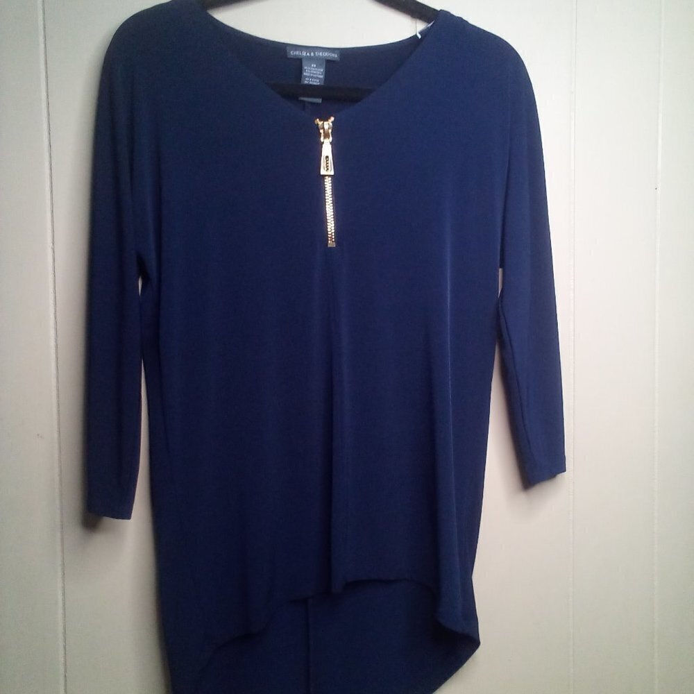 Chelsea & Theodore Blouse XS Hi Low Hem 3/4 Sleeve Zipper Accent Blue